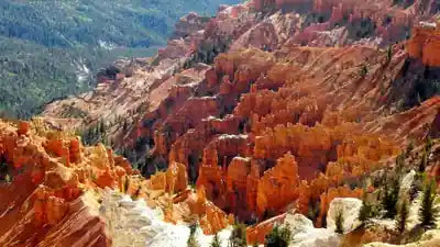 An alpine amphitheater of color